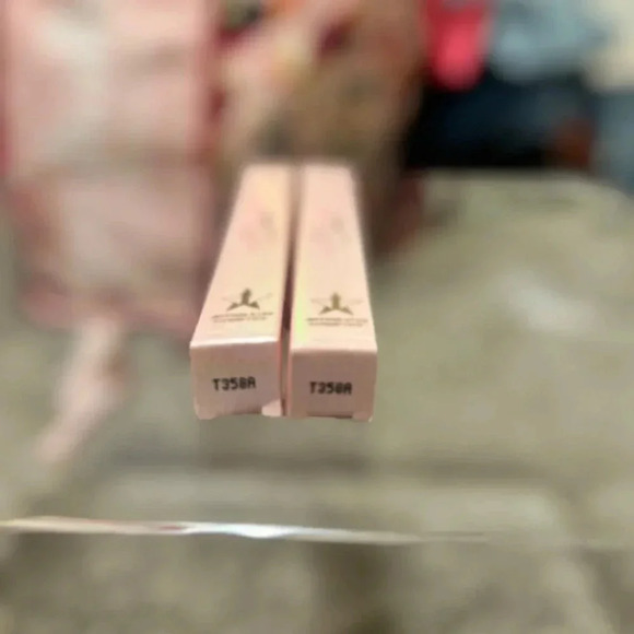 Queen Supreme Jeffree Star Supreme Gloss - 2 Available - NWT - Neon Pink - Picture 10 of 14